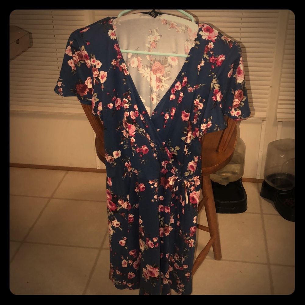 Like NEW beautiful floral skater dress.